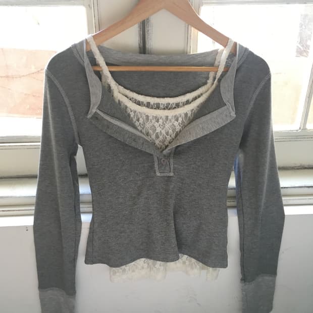 아워캐비넷 tone button tee