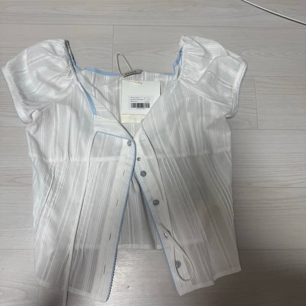 Avie muah 블라우스