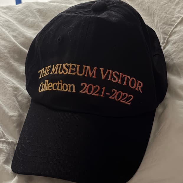 더뮤지엄비지터 2021 Sprayed Ball Cap 판매합니다