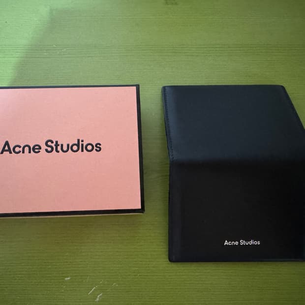아크네스튜디오 카드지갑