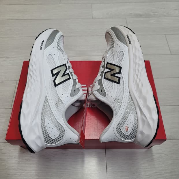 (250)뉴발란스 프레쉬 폼 아리시 럭스 v4 화이트-2E 와이드[대전]