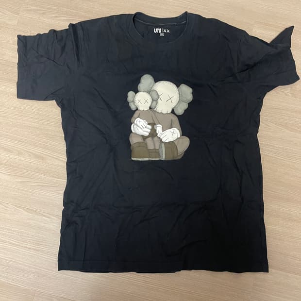 유니클로 카우스 반팔