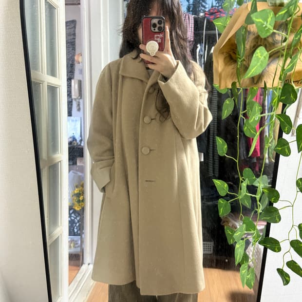 울 아이보리 콩단추 코트