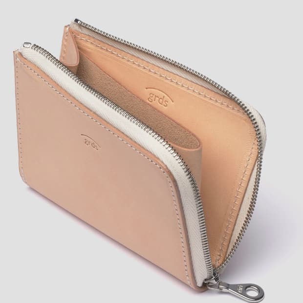 [새상품] grds 그라더스 half zip 반지갑 네츄럴