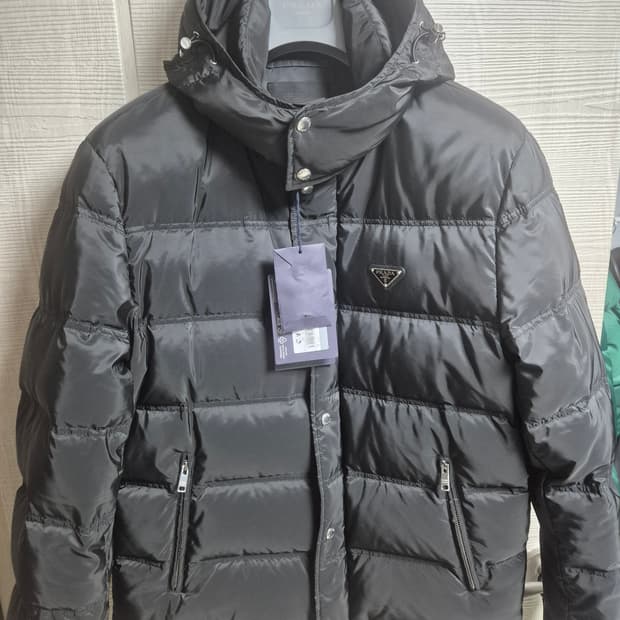 프라다 남성 구스다운 삼각로고 후드탈부착 점퍼패딩 SGH070(새제품)