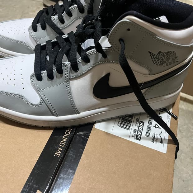 나이키 에어 조던 1 미드 스모크 그레이