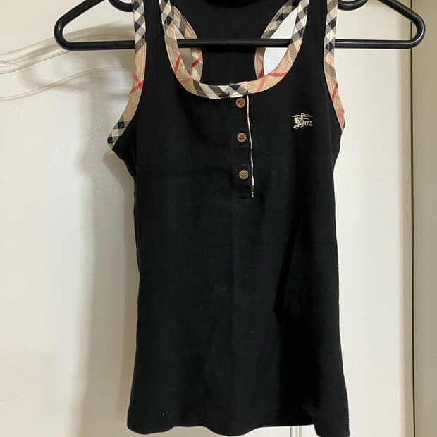 버버리 블랙 나시 슬리브리스