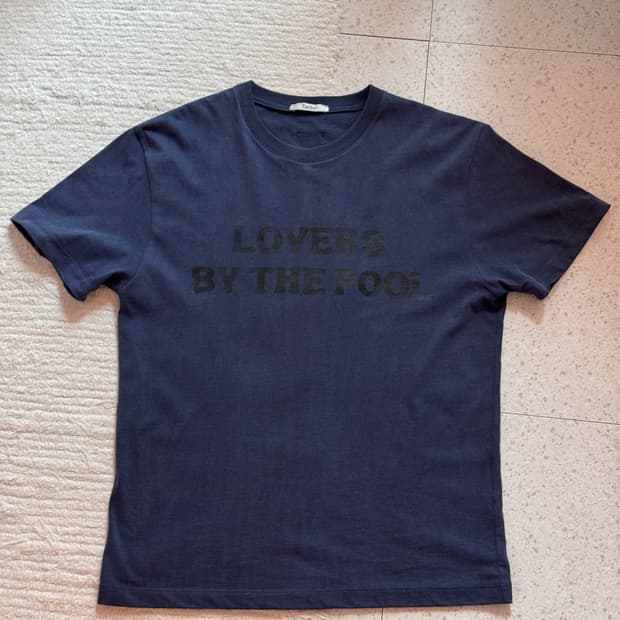 타일레 LOVERS BY THE POOL 60S T-SHIRT