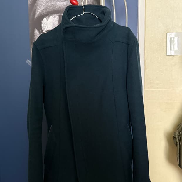 슈리셀 비대칭 하이넥 코트