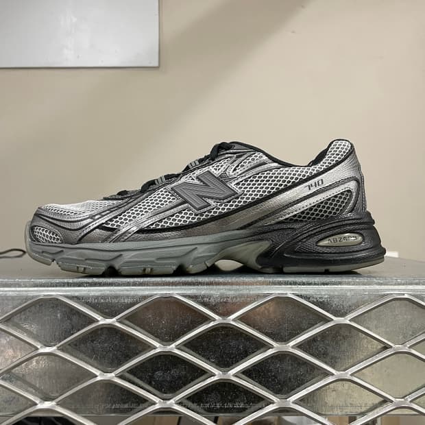 뉴발란스 740 다크 실버 메탈릭 265 (gr-4694)