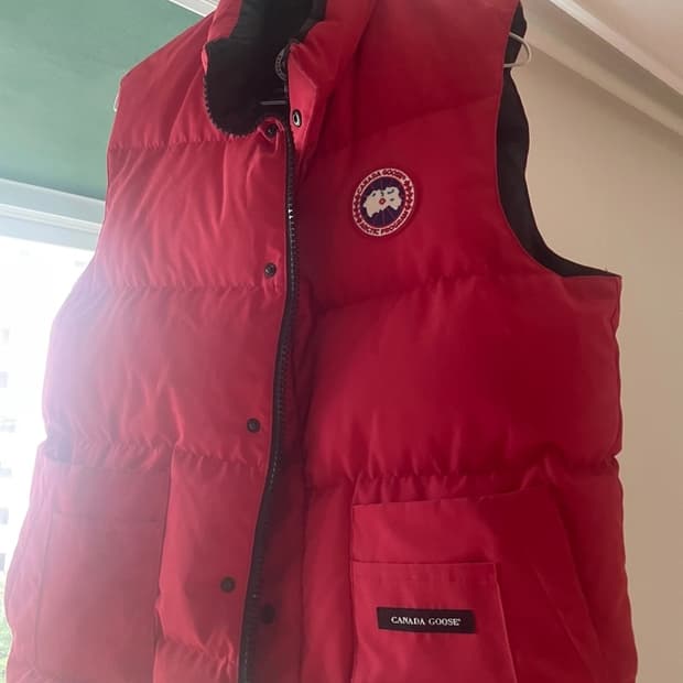 캐나다구스 조끼패딩 M(100사이즈) 팝니다.