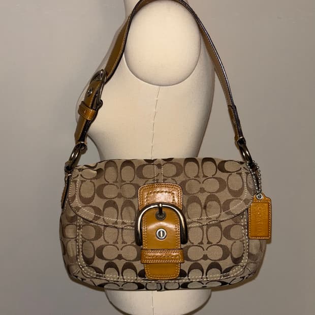 🚨연말세일🚨Coach signature Shoulder Bag