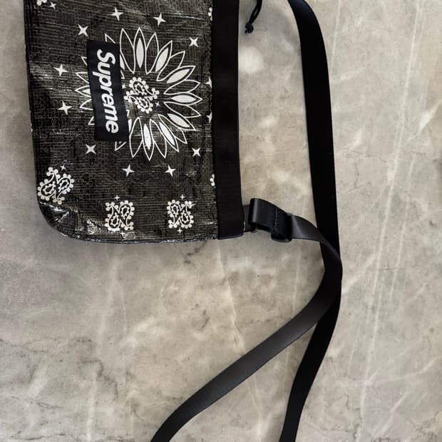 슈프림사이드터트백 팝니다