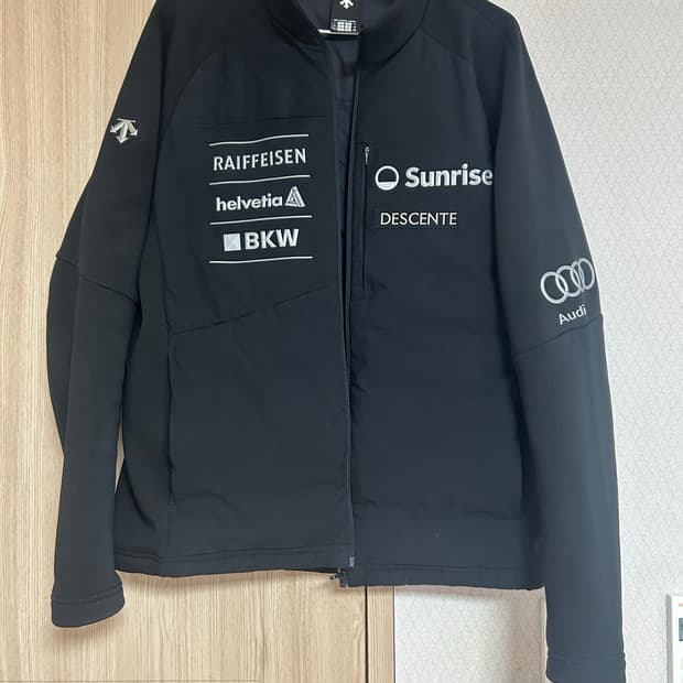 데상트 하이브리드 자켓