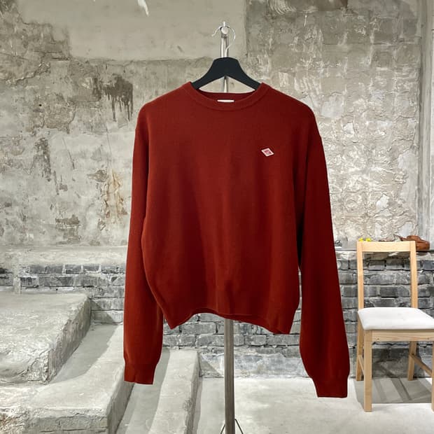 단톤 레디쉬 오렌지 로고 크루넥 니트