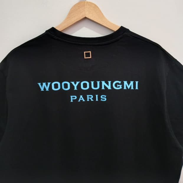 우영미 백로고 반팔티셔츠 