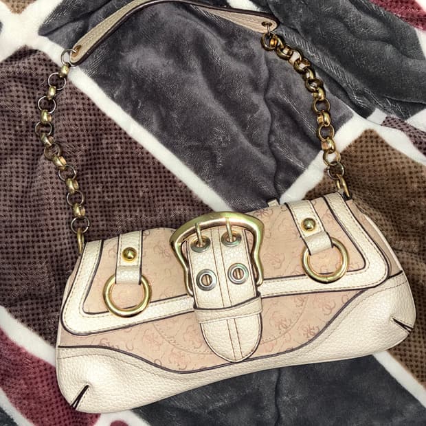 마이클코어스 베이지 금장 오네갸루 숄더백 (착샷o)