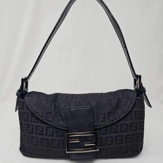 FENDI 펜디 FF 바게트백 블랙 모노그램 숄더백