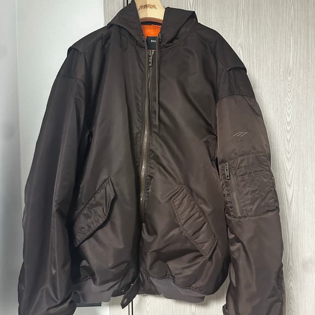 4) 발렌시아가 3B 봄버 브라운