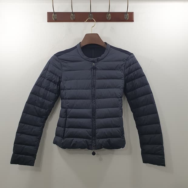 38 아르마니콜레지오니 여성 정품 덕다운 경량 패딩 점퍼 다크네이비