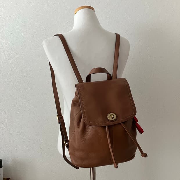 코치 브라운 턴락 백팩 올드코치