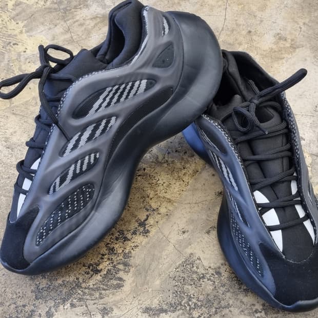 아디다스 이지 700 V3 '알바(Alvah)' 