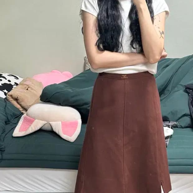 급처! 꾸레쥬 로고 빈티지 레드브라운 트임 미디스커트