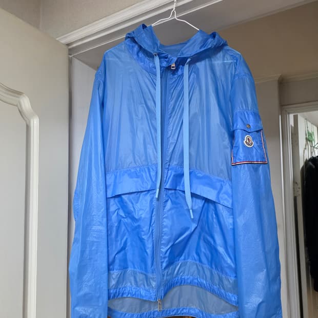 몽클레르 바람막이 자켓