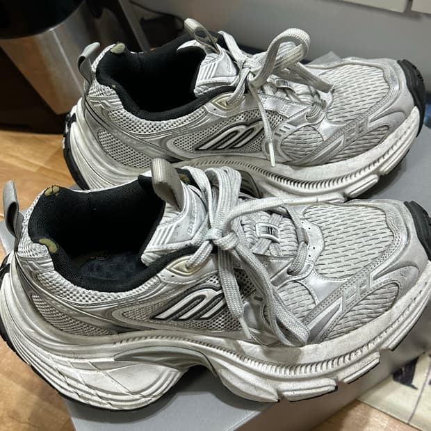 [42] 발렌시아가 10xl 화이트