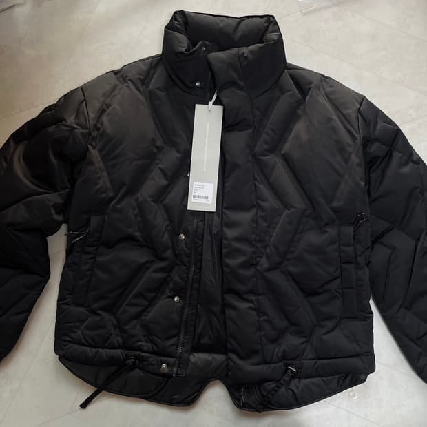 새상품(M)언어펙티드 레이어드 다이아몬드 다운 점퍼 블랙