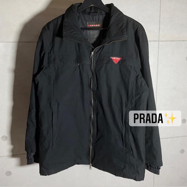 프라다 밀라노 삼각와펜 자켓