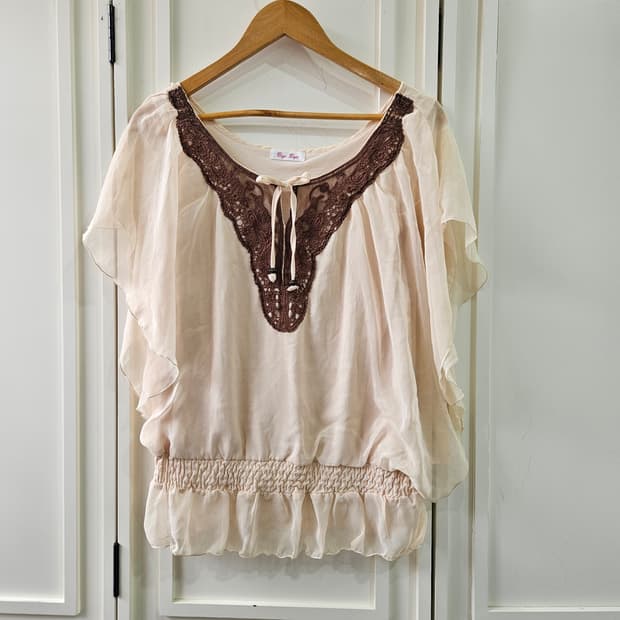 레이스 블라우스