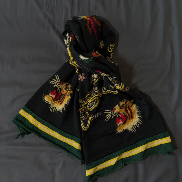 캐피탈 축융울 머플러 HAPPY Scarf Souvenir Black