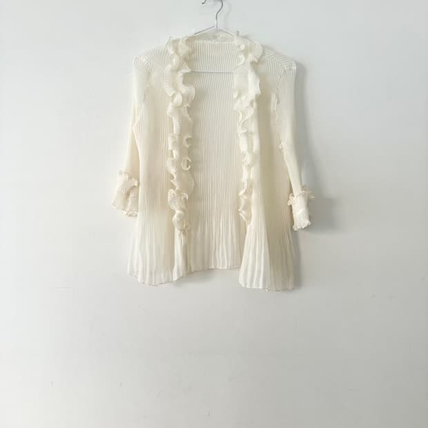 Wave frill pleats cardigan / white