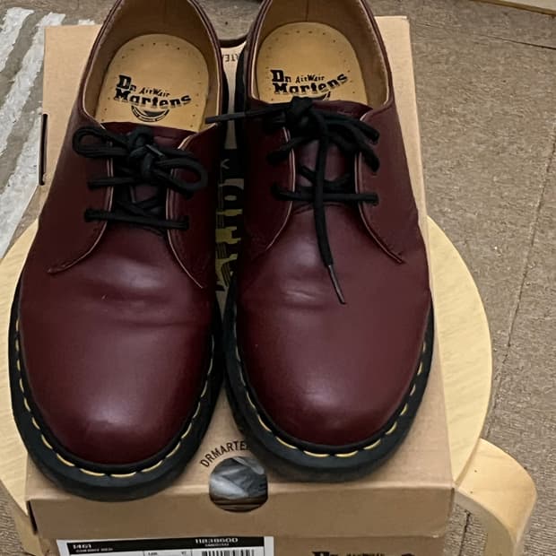 닥터마틴 1461 3홀 체리 레드 스무스 250 사이즈