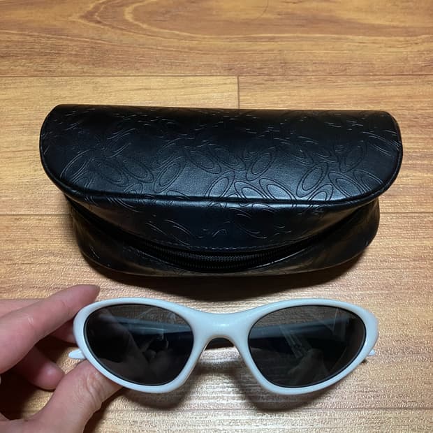 오클리 미뉴트 1.0 새렌즈 펄화이트