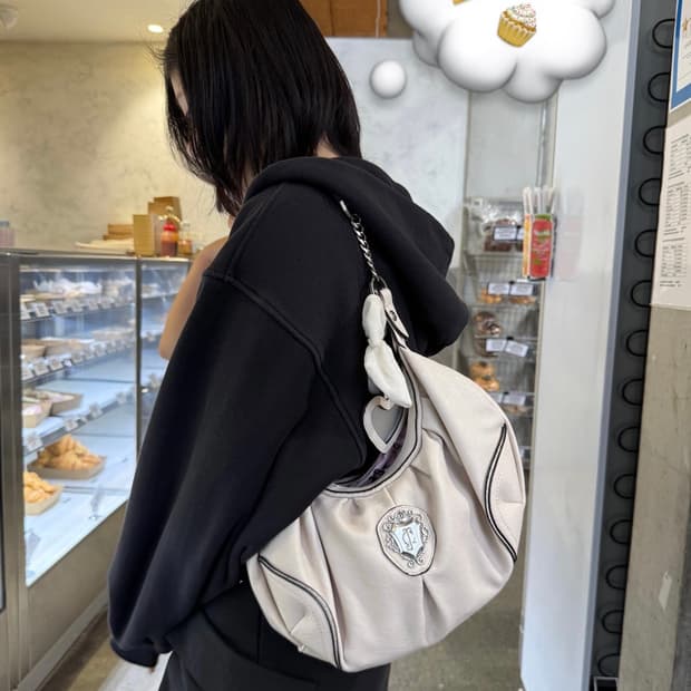 쥬시꾸뛰르 대대장 화이트 가죽숄더백