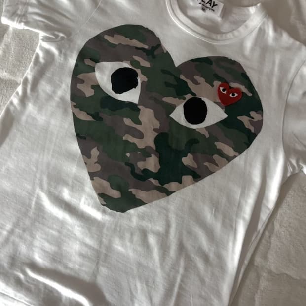 플레이 꼼데가르송 카모플라주 하트 티셔츠 화이트 M
