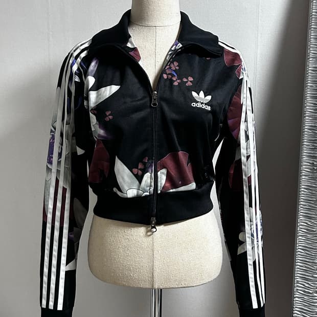 Adidas  upcycling 플라워 크롭져지 