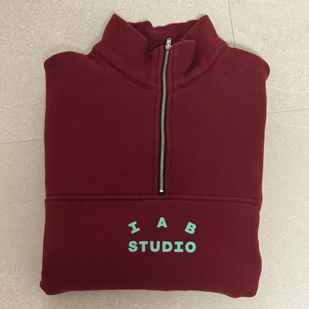 아이앱 스튜디오 하프집업 버건디 L