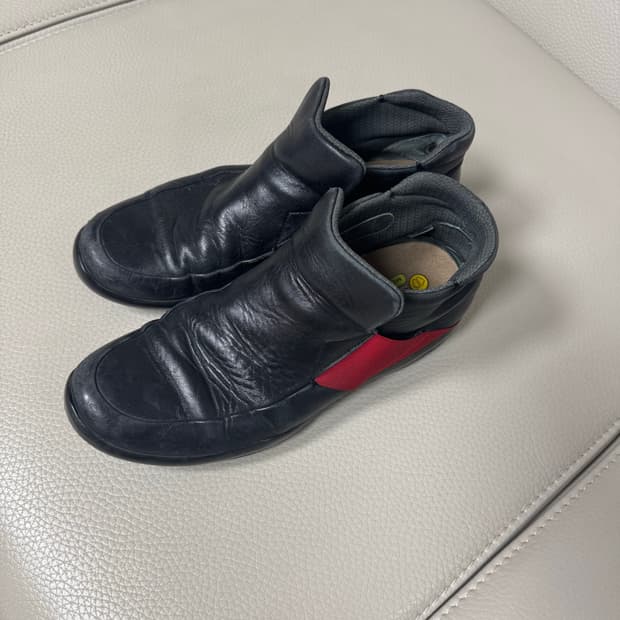 프라다 스포츠 90‘s 레더 라운드토 부츠 285사이즈