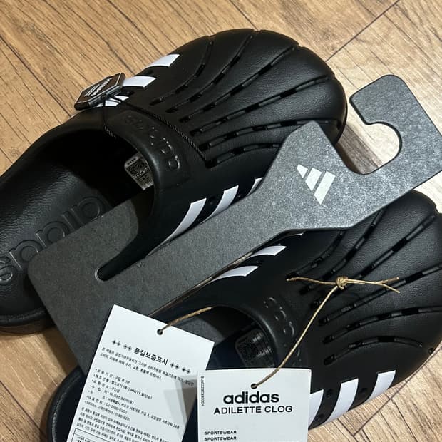 아디다스 아딜렛 클로그 슬리퍼 크록스(새상품) 팝니다