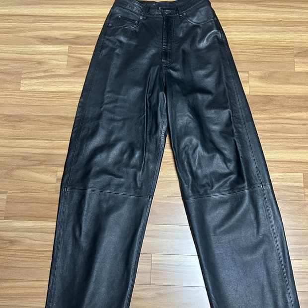 자라 × 스티븐 마이젤 양가죽 팬츠