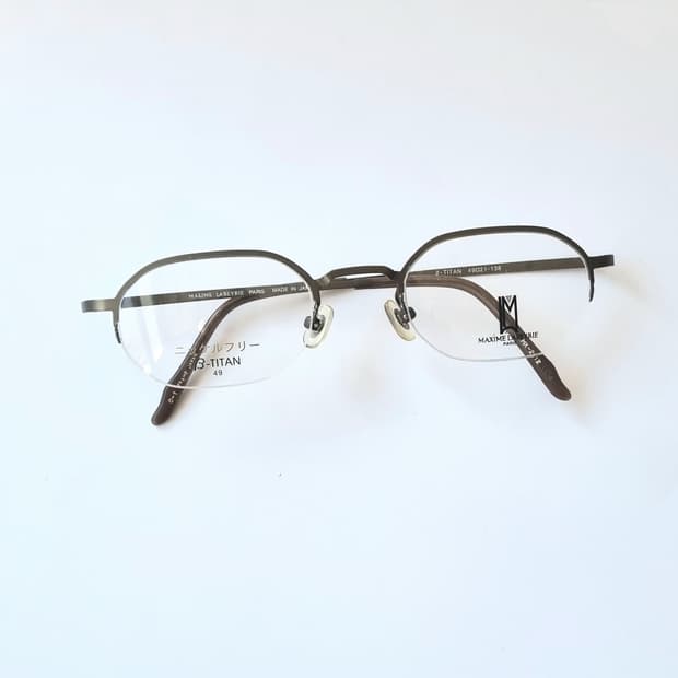 라베리(Maxime Labeyrie) 초경량 베타 티타늄 반무테 안경