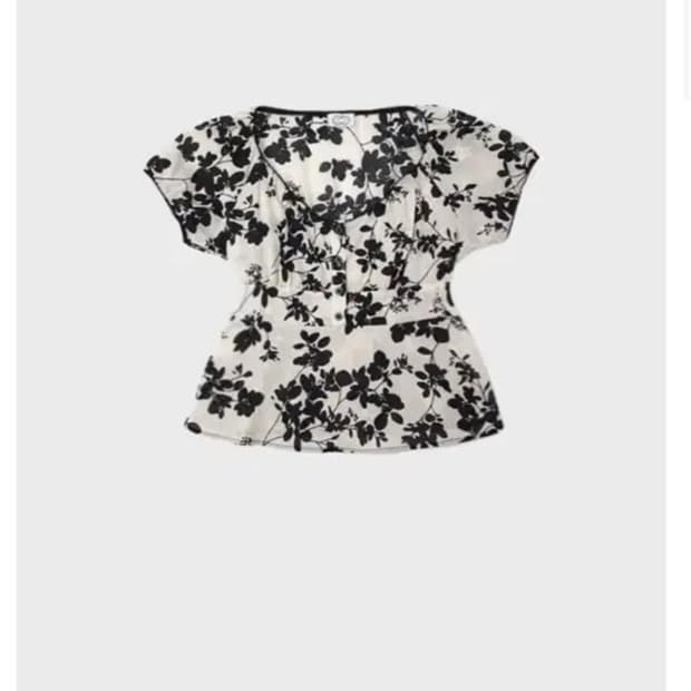 콜로신스 Uki blouse black orchid 구합니다