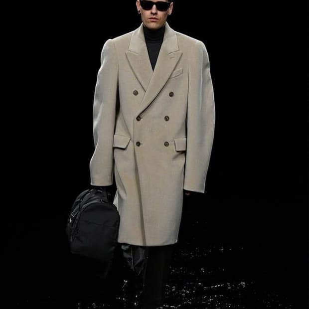 발렌시아가 FW20 스테로이드 코트 48