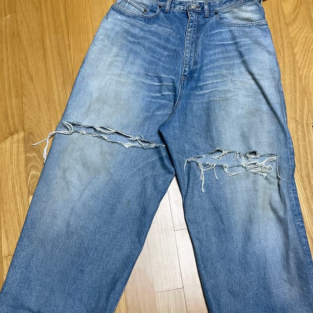 발렌시아가 디스트로이드 데님 팬츠