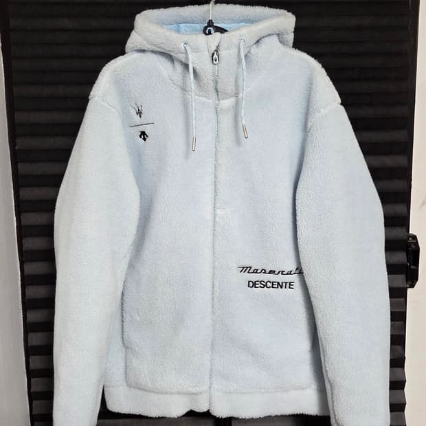 [데상트] 마세라티 플리스 후드집업 판매합니다.