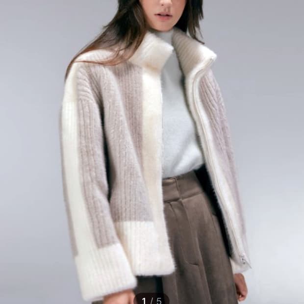 더아이잗(THE IZZAT) 리버시블 페이크퍼 무스탕 55-66 새상품