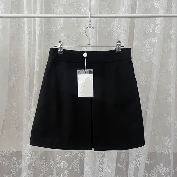 M) 새상품 르 Le 핀턱 미니 스커트 블랙